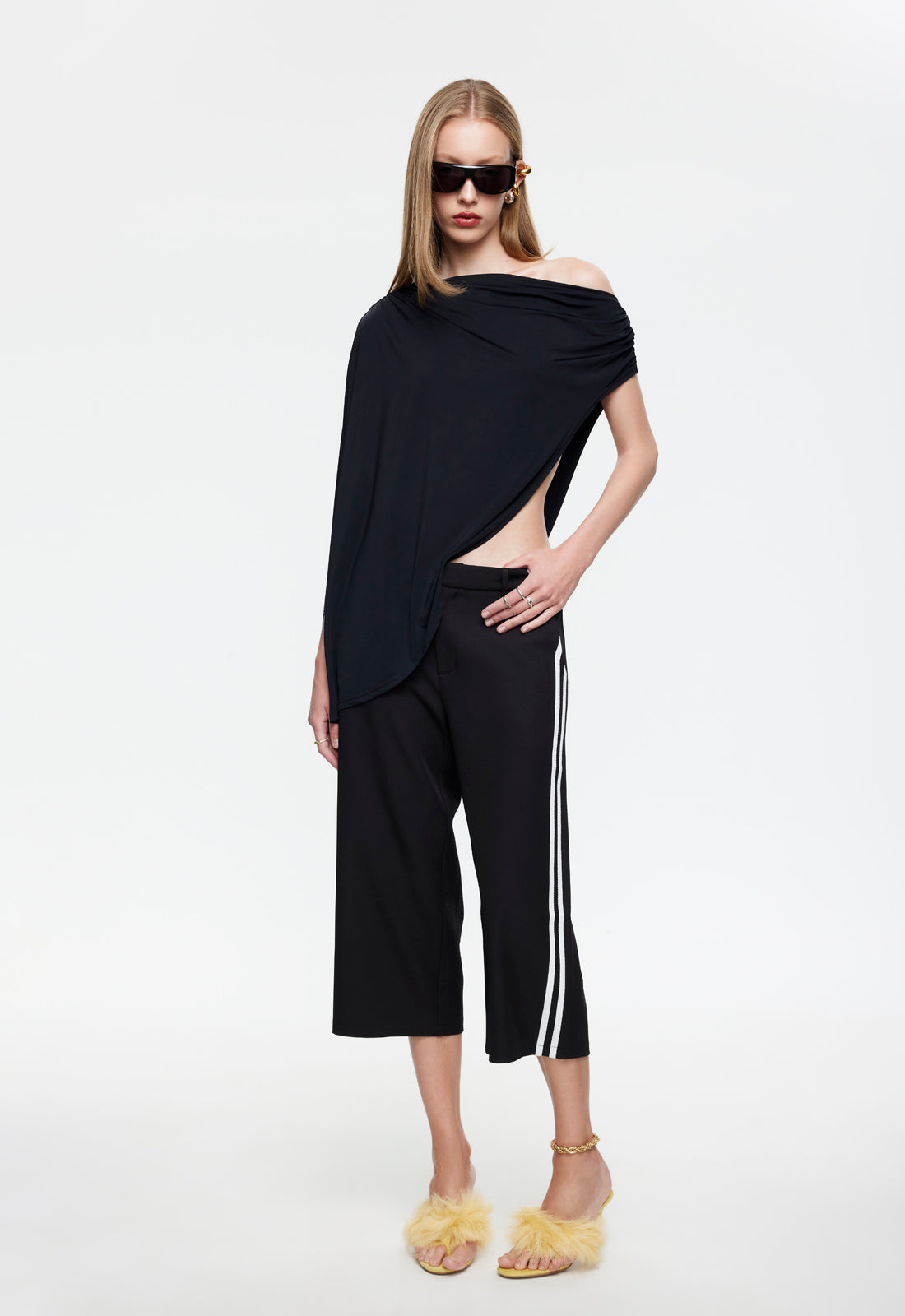 Lioness Fashion Signature REBORN PONCHO - NOIR